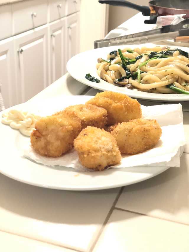 deep fried scallop with spinach mushroom udon