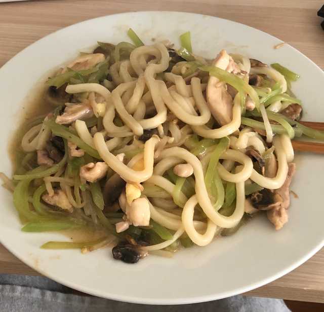 Miso Stir-fried chicken udon